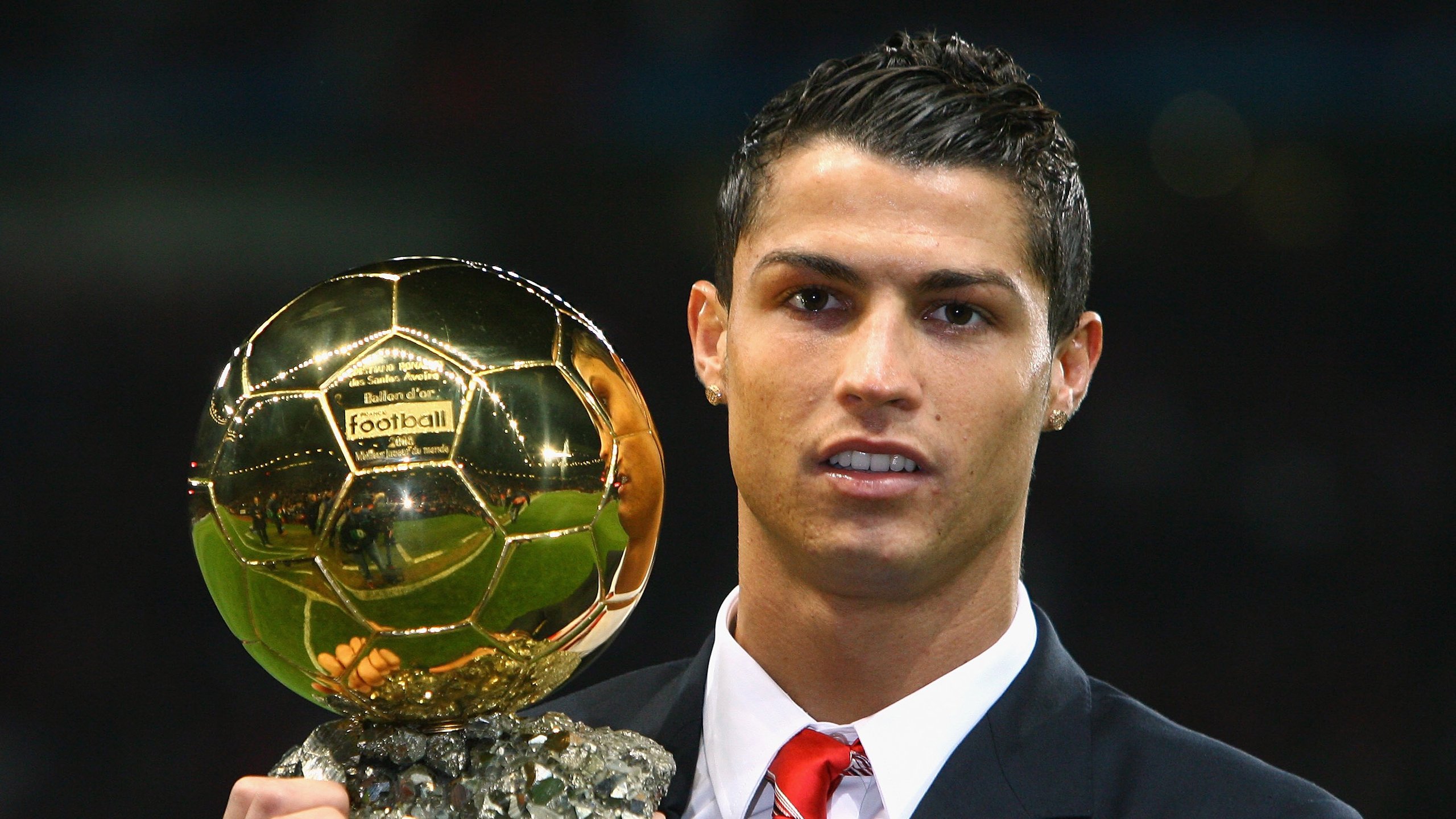 电竞世界杯震撼开幕，全球顶尖战队角逐荣耀之巅