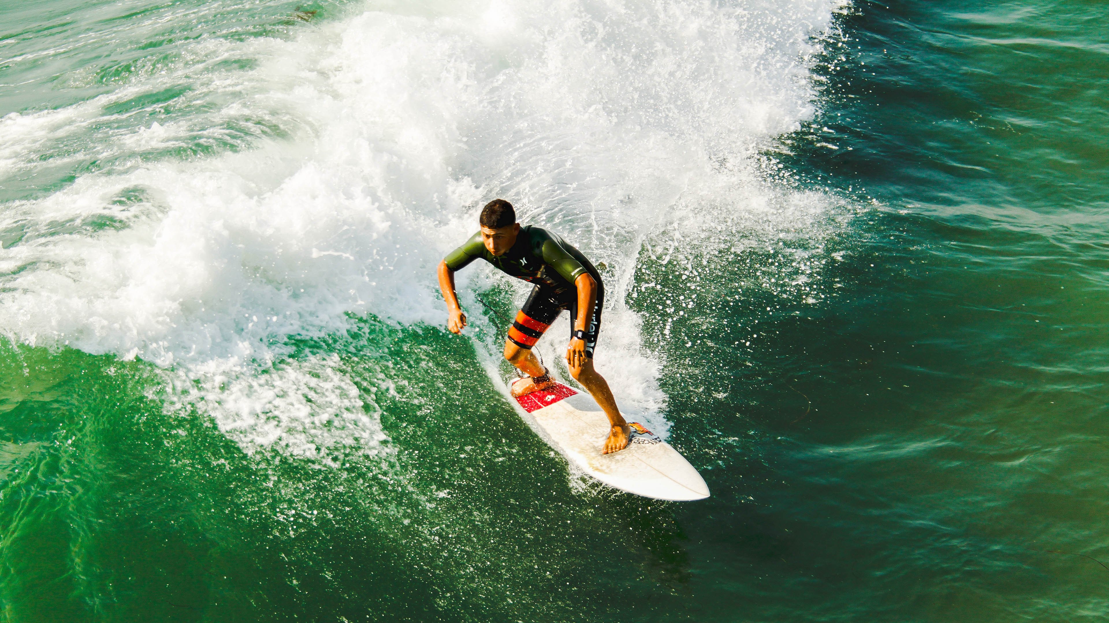 中国滑雪新星闪耀国际赛场，谷爱凌再夺金牌创历史